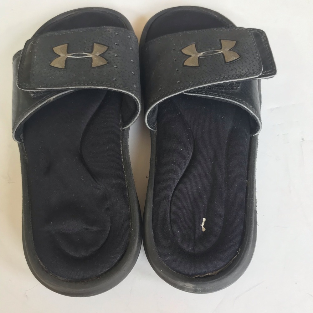 Under Armour Boys Slippers / sandals  Size 1